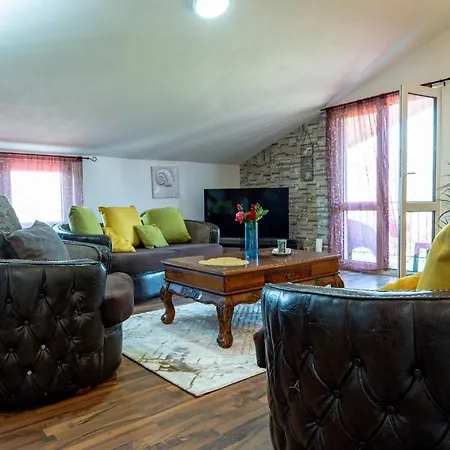 Astoria Apartment *
