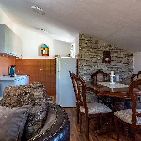 Astoria بودغوريتْسا